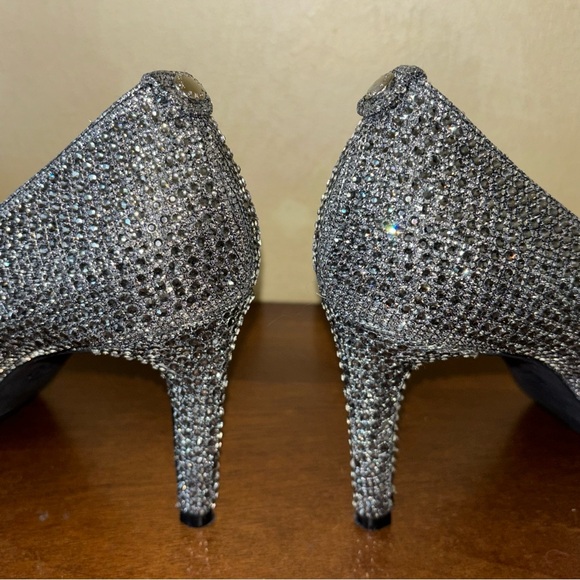 Size 7.5 Michael Kors Silver Alina Flex Crystal Embellishment Pumps, Rhinestone - Picture 11 of 17